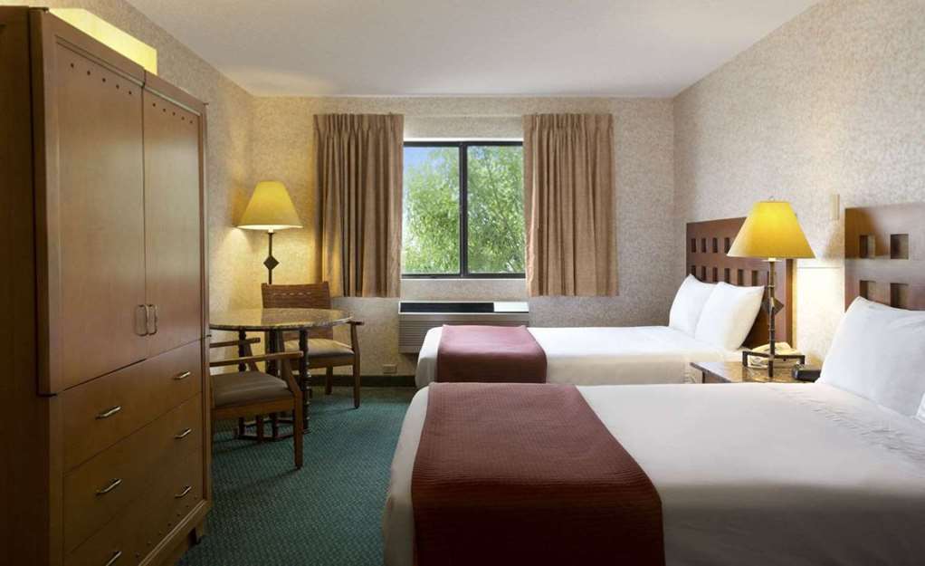 Greentree North I-25 Hotel